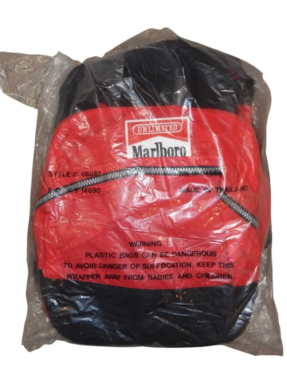 NWT Vintage 1995 Marlboro Unlimited Gear Gym Or Carry-On Sized Duffle Bag